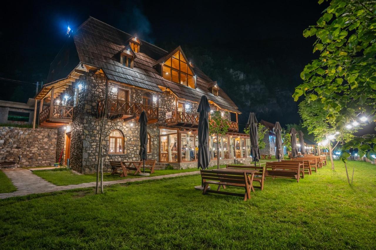 Hotel Restaurant Alpet Тети Экстерьер фото