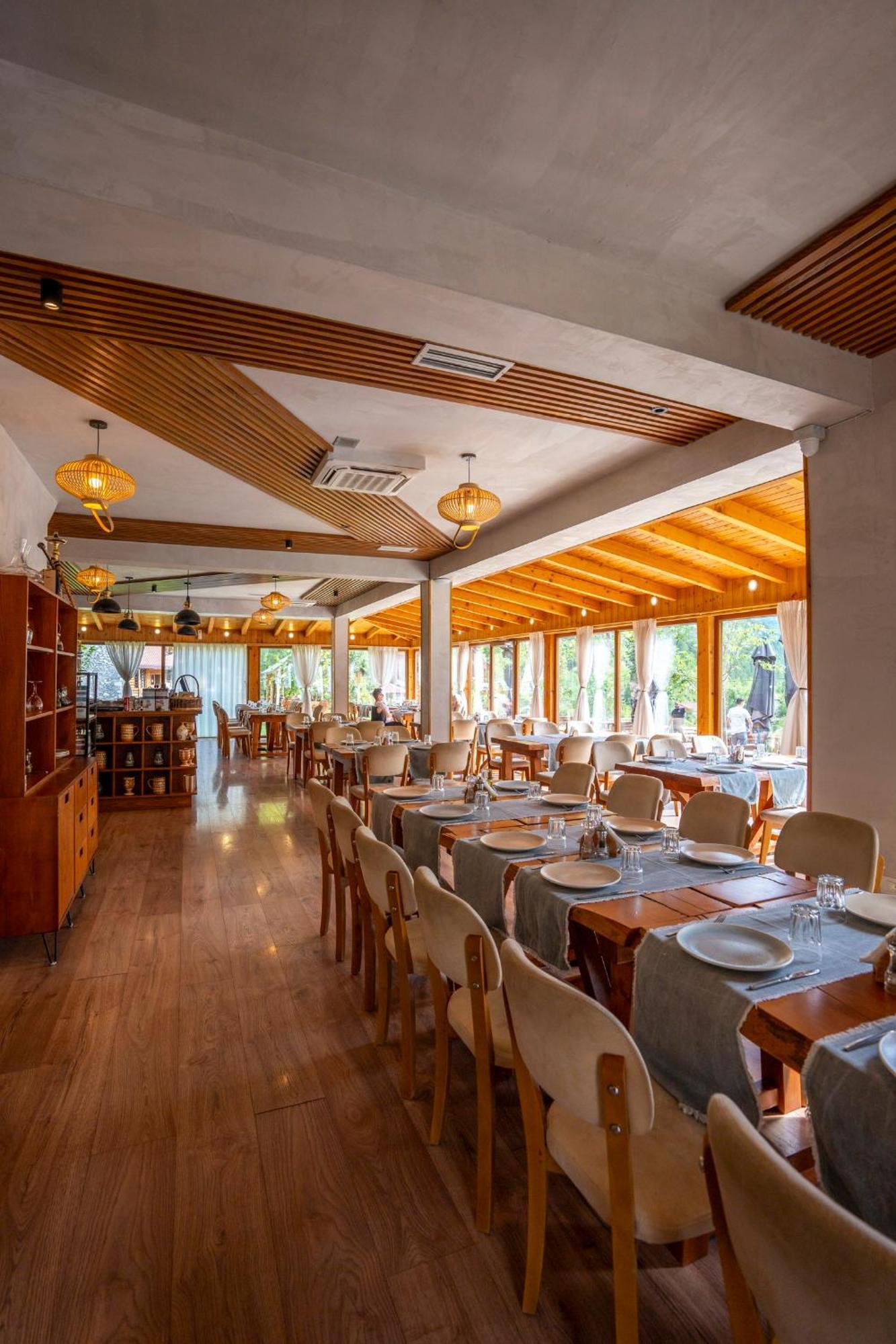 Hotel Restaurant Alpet Тети Экстерьер фото